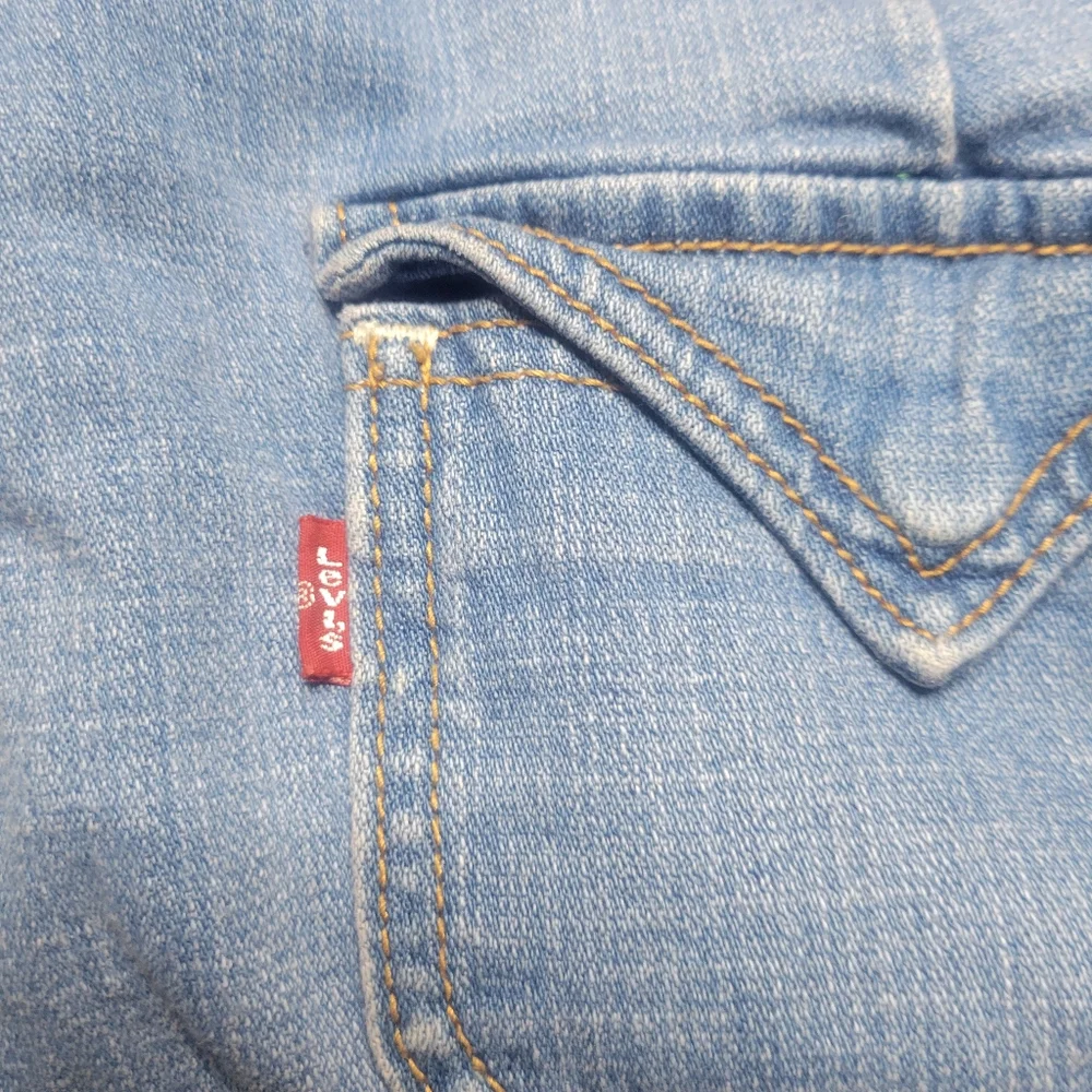 Women's 2007 Levi's 545 Denim Jean Shorts Snap Flap Pocket Sz 6 - Picture 4 of 6